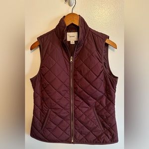 Women’s ladies Old navy lightweight burgundy plum quilted vest